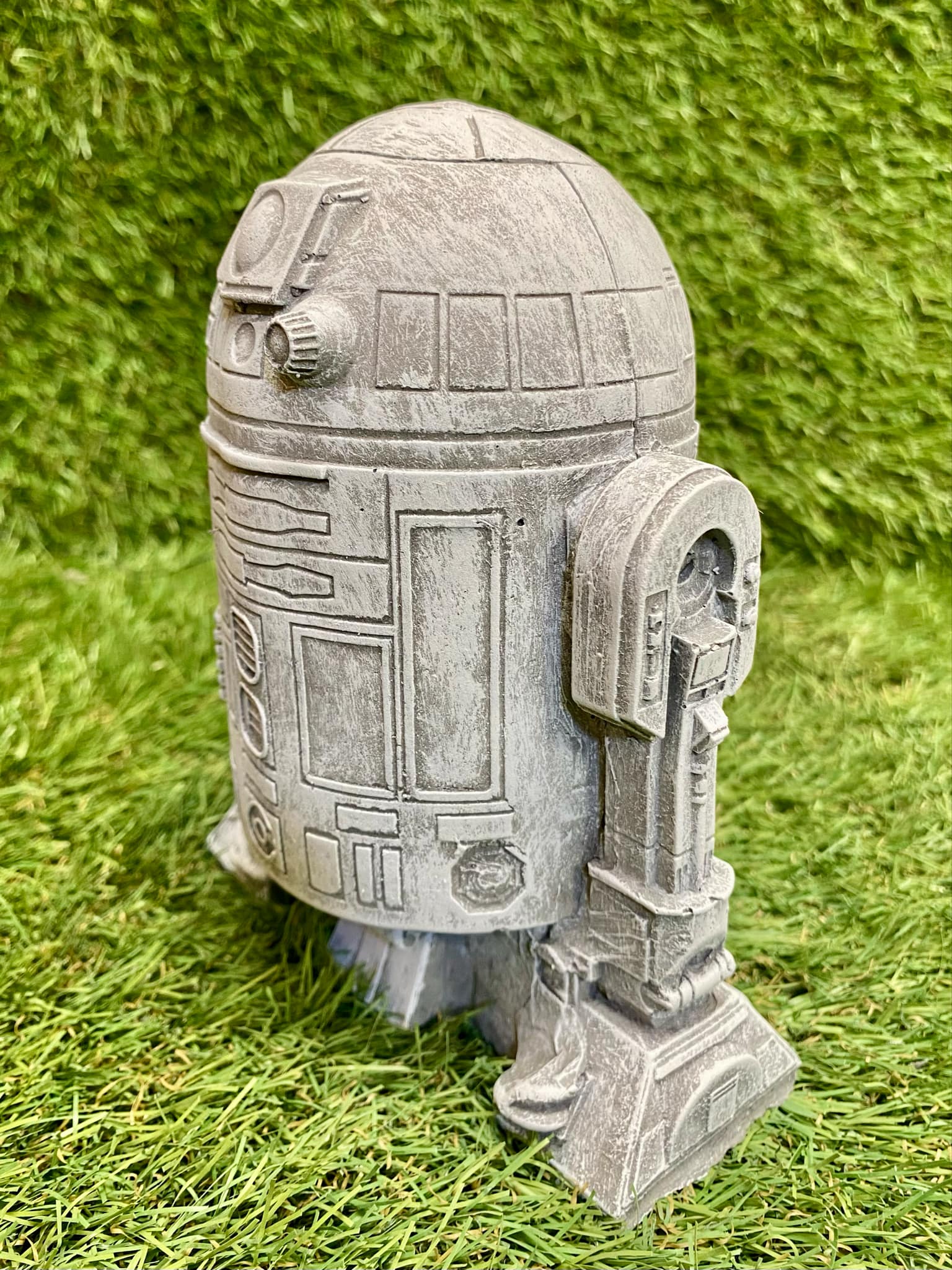 R2-D2 (Medium Size)