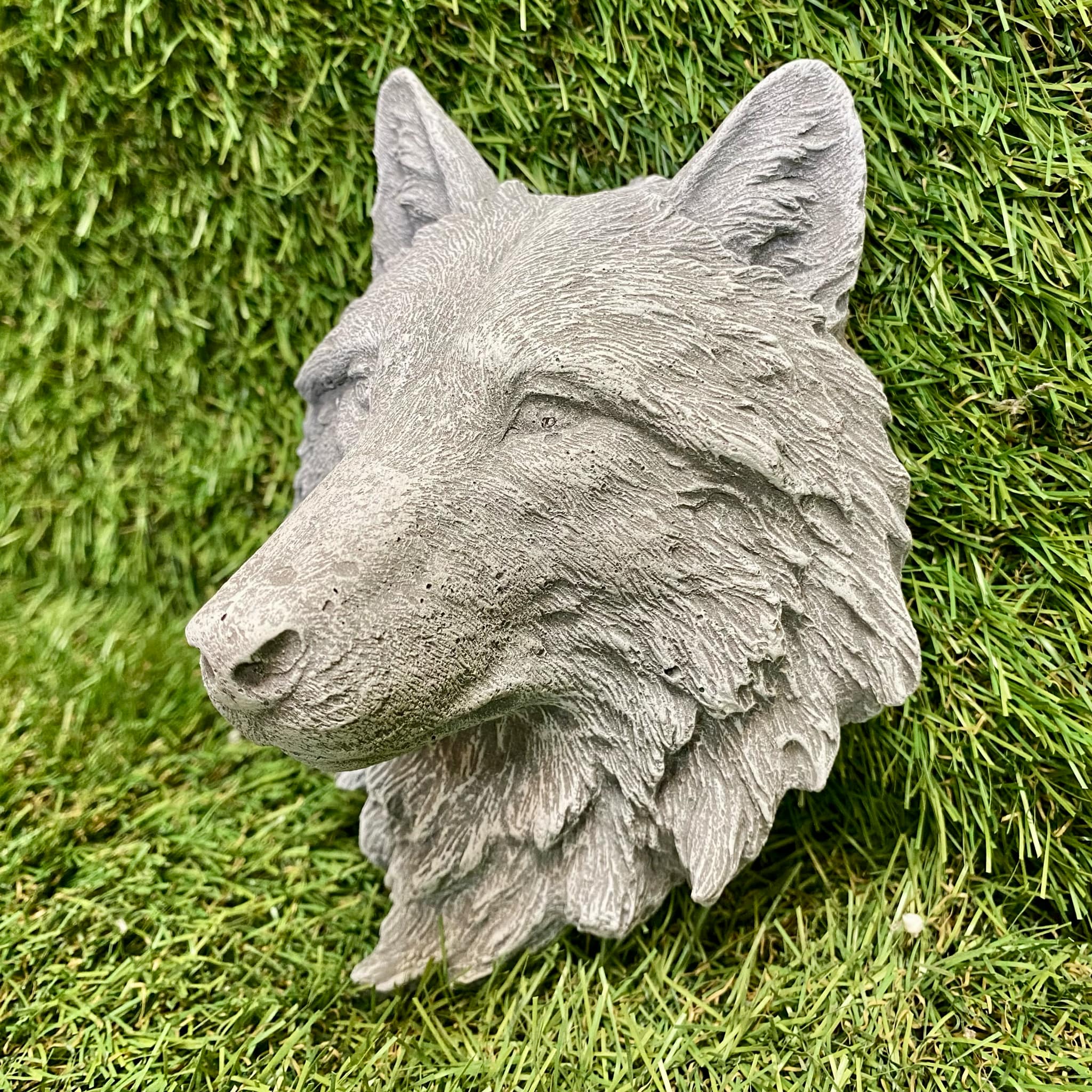 Small Wolf Head Hanging Plaque
