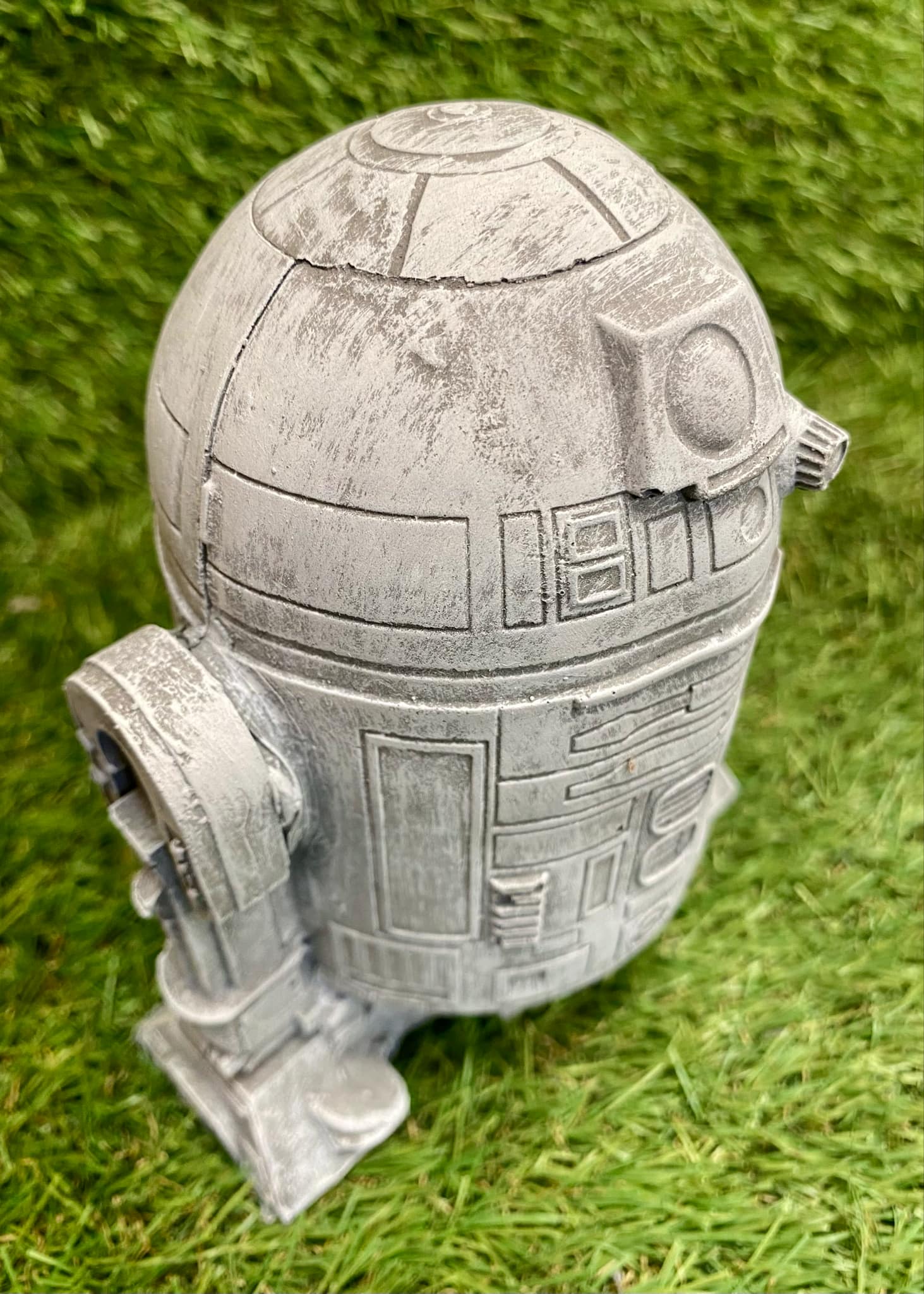 R2-D2 (Medium Size)