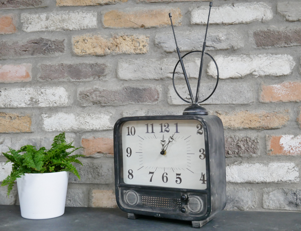 Retro TV Clock