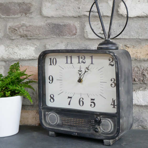 Retro TV Clock