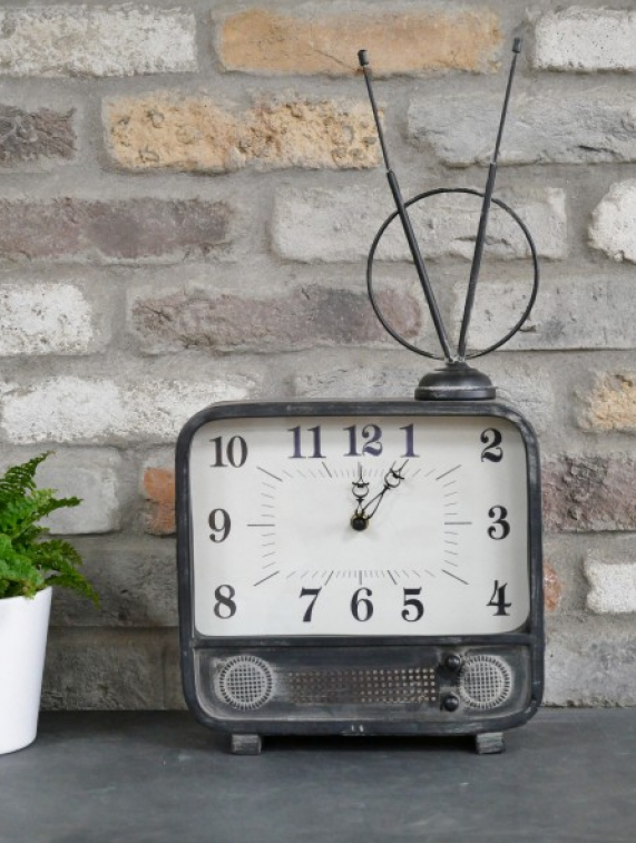 Retro TV Clock