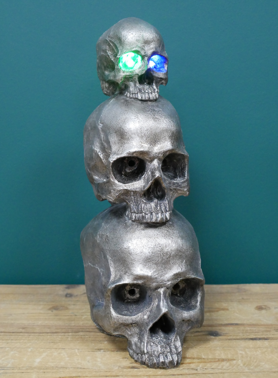 Three Skull Statue
