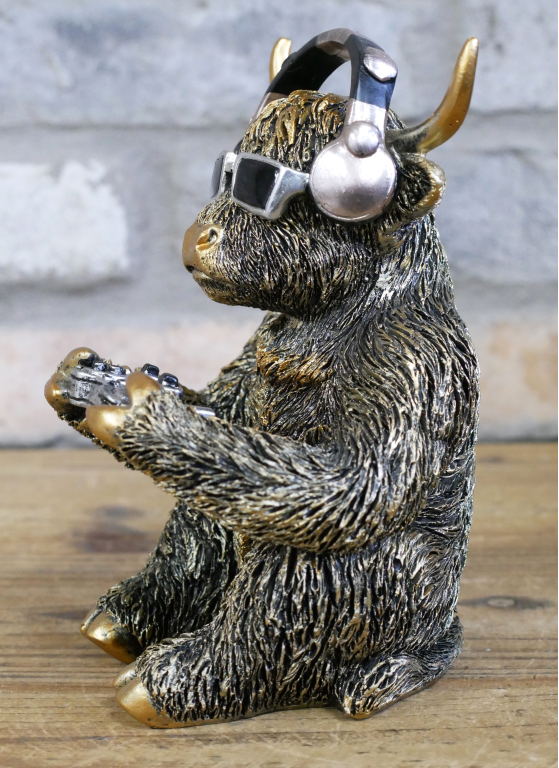Small Gaming Highland Cow