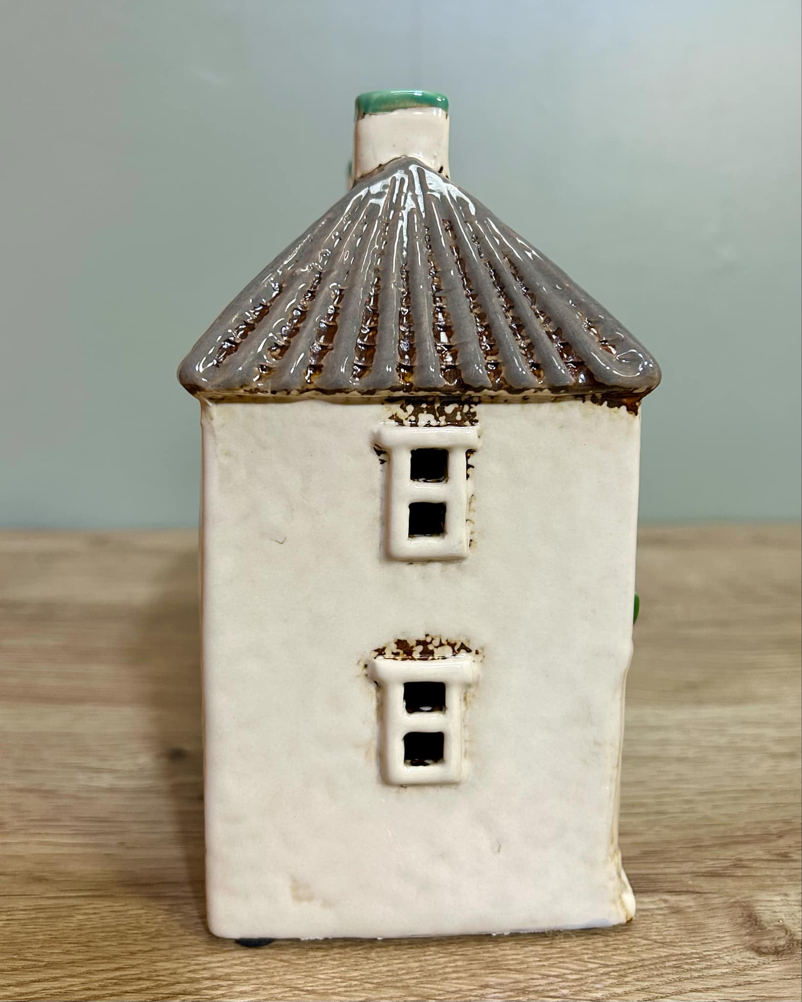 Ceramic Tealight Village Pub