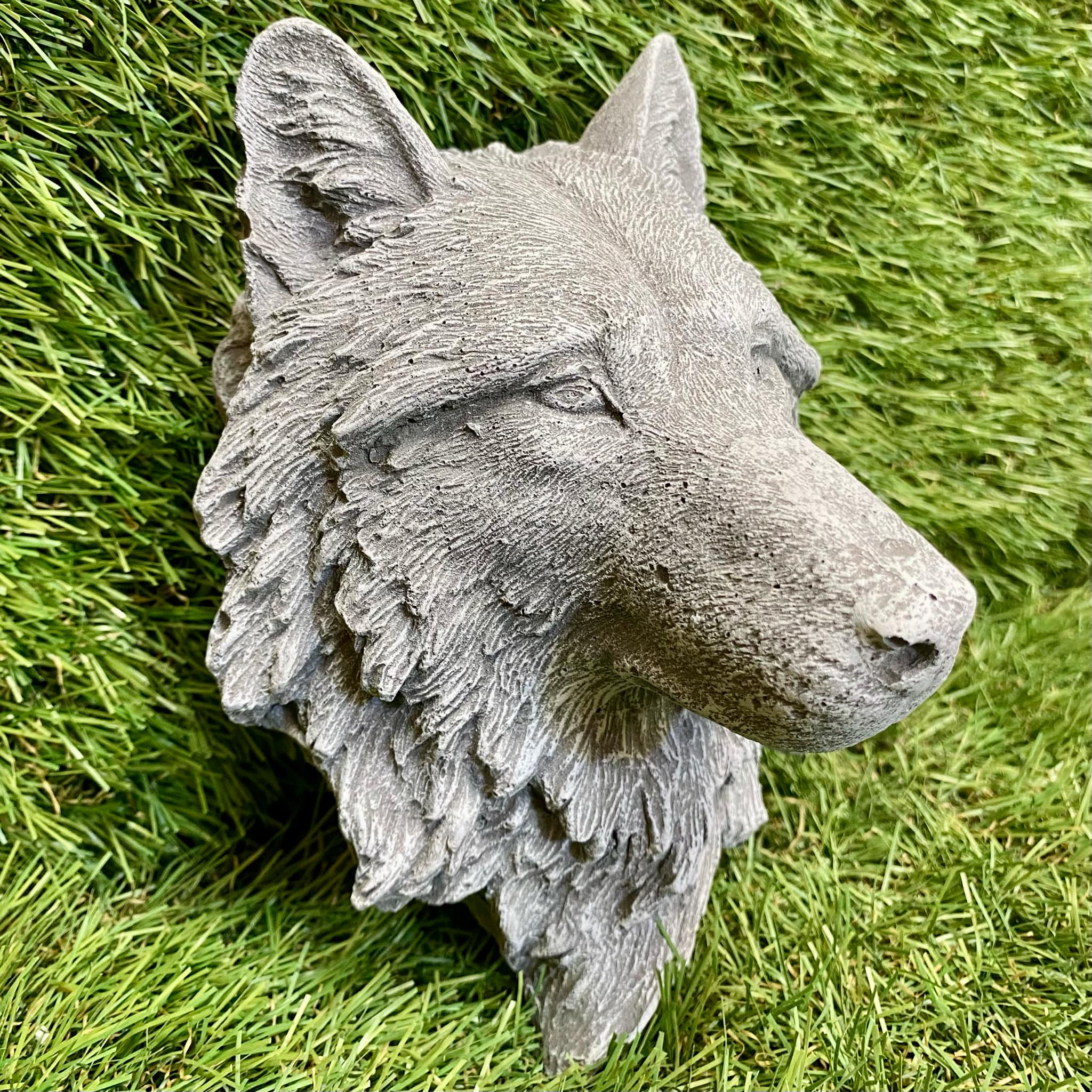 Small Wolf Head Hanging Plaque