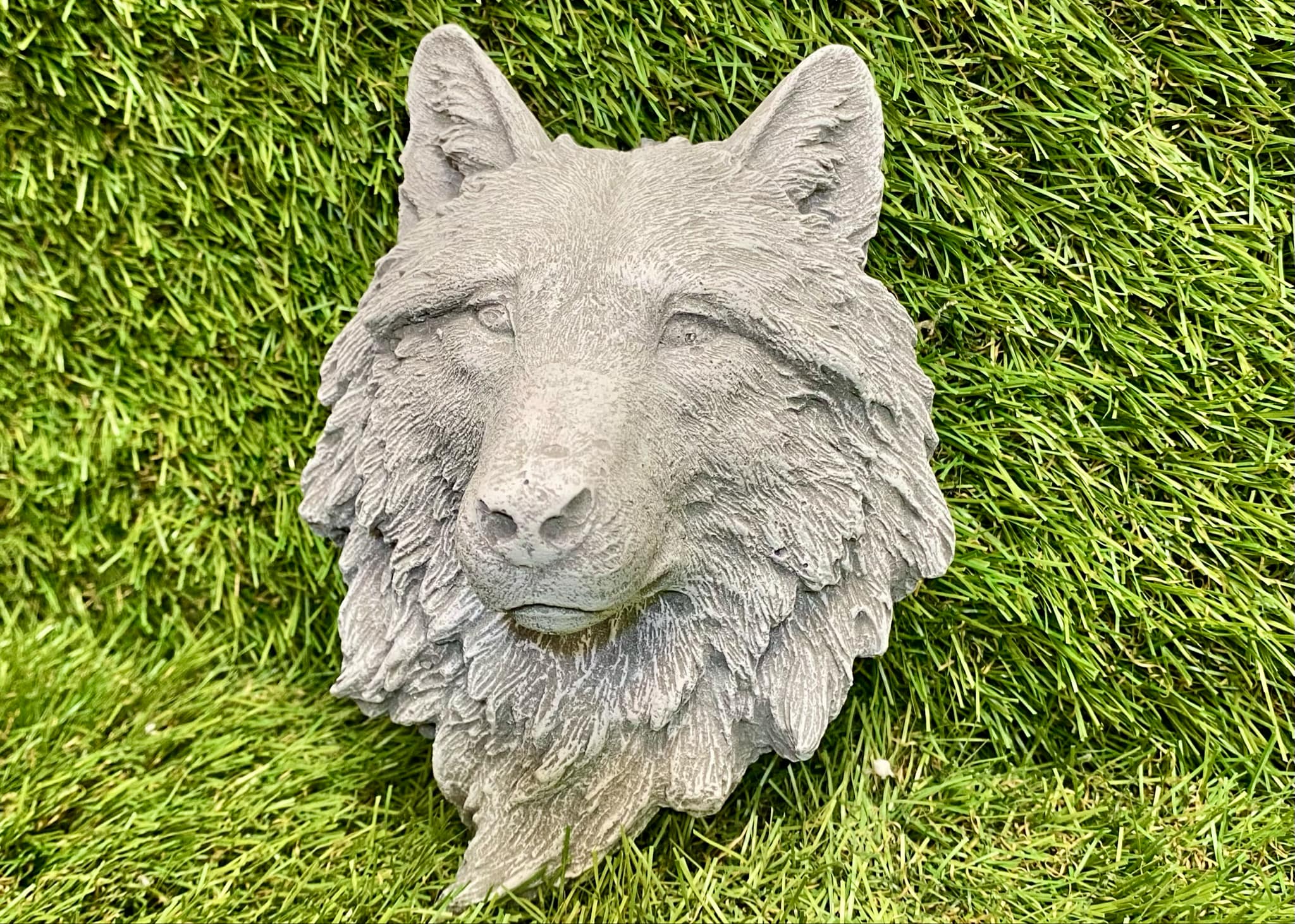 Small Wolf Head Hanging Plaque