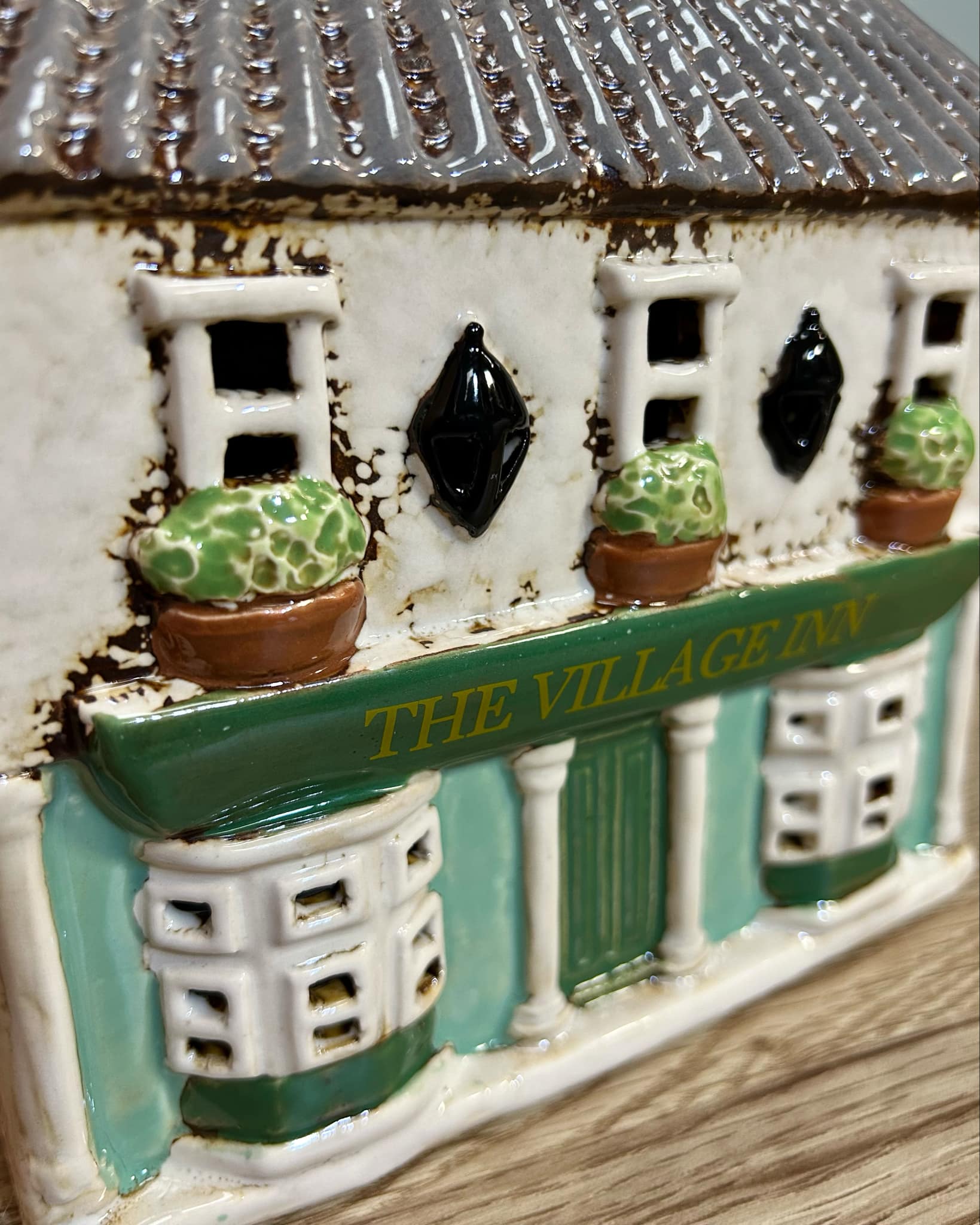 Ceramic Tealight Village Pub