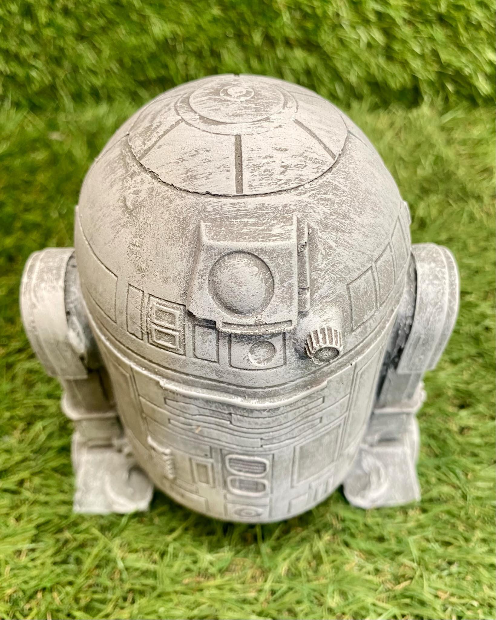 R2-D2 (Medium Size)
