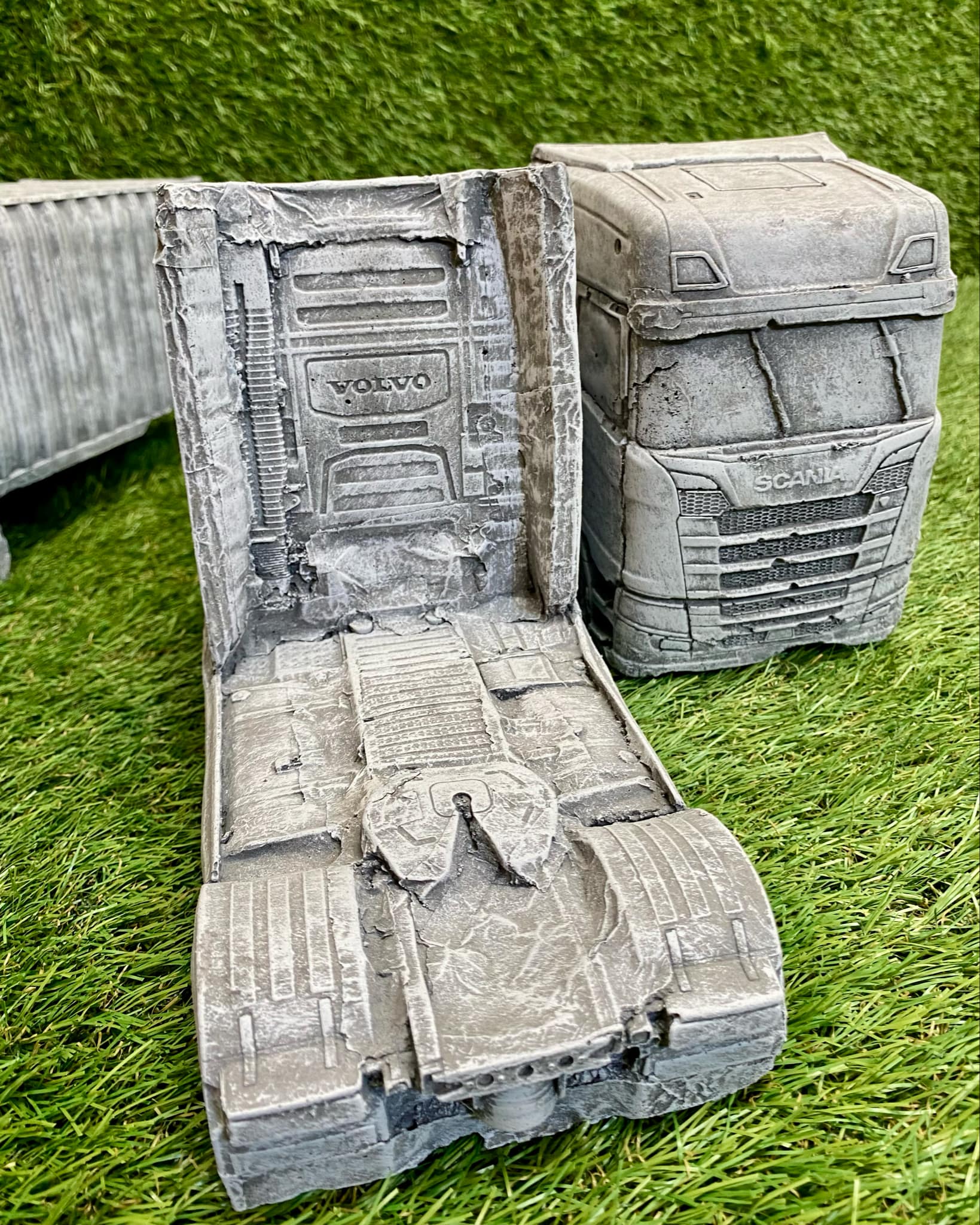 Large Truck / Lorry  And Cargo (Volvo / Scania)