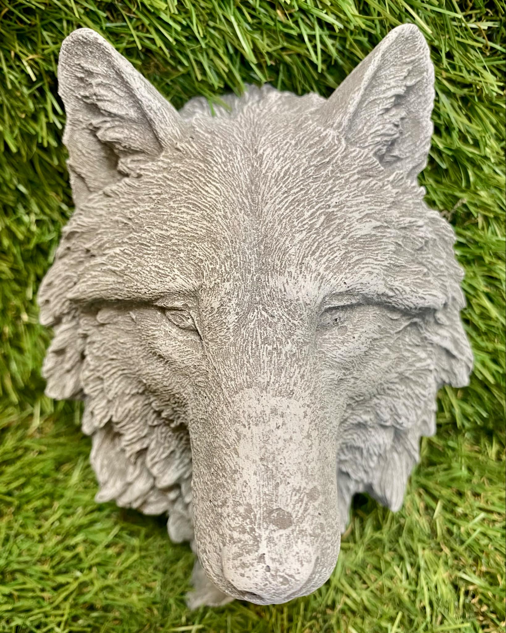 Small Wolf Head Hanging Plaque