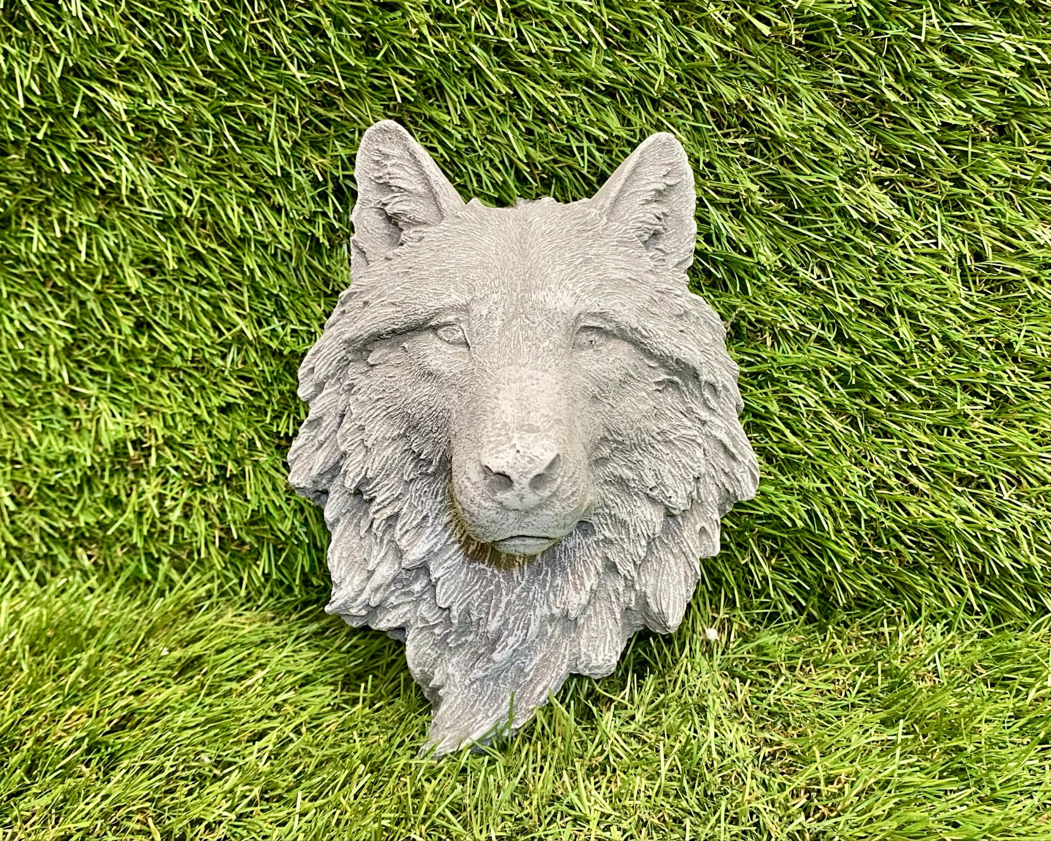 Small Wolf Head Hanging Plaque